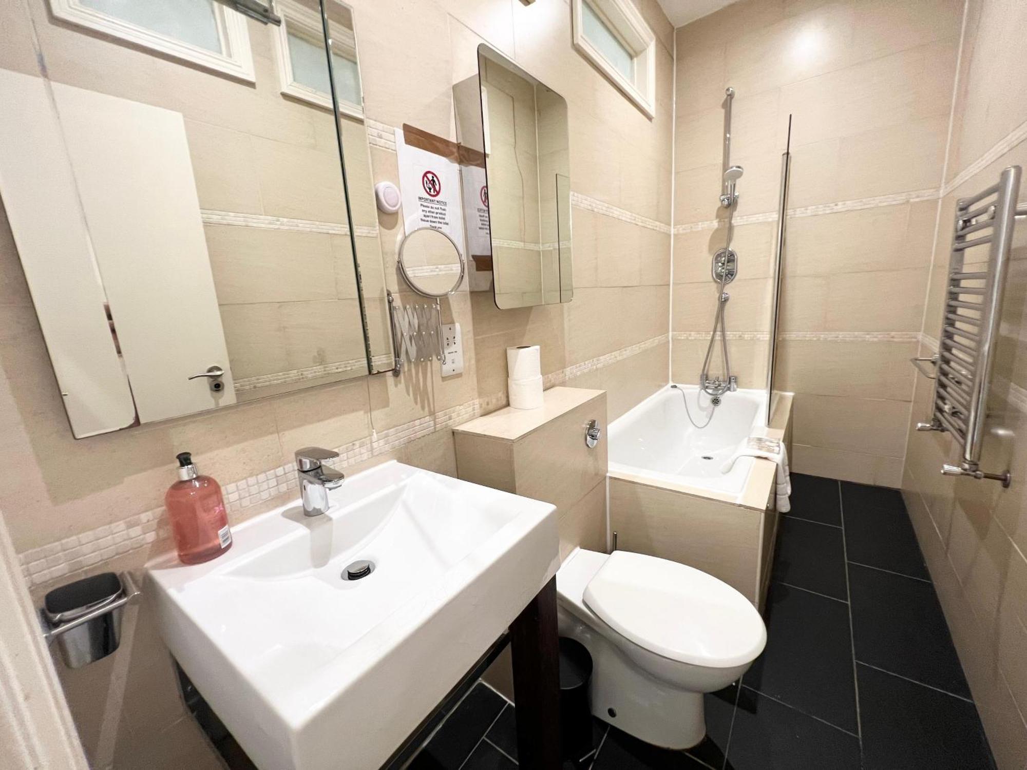 Large 3 Bed 3 Bath Apartment- * London