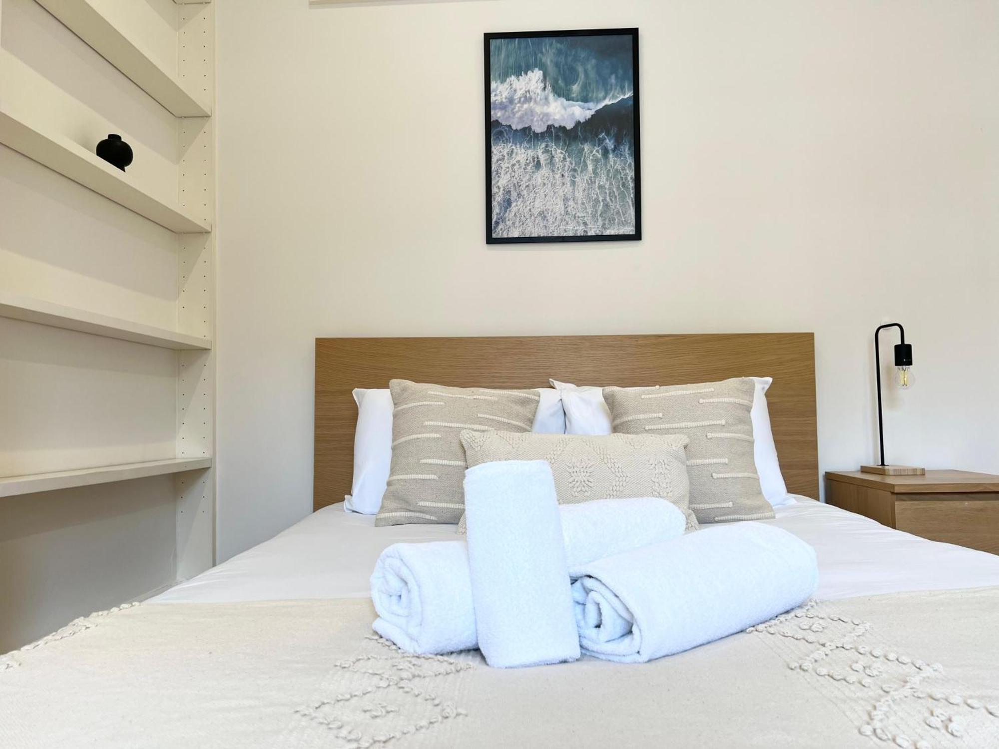 Apartment Large 3 Bed 3 Bath Apartment- London