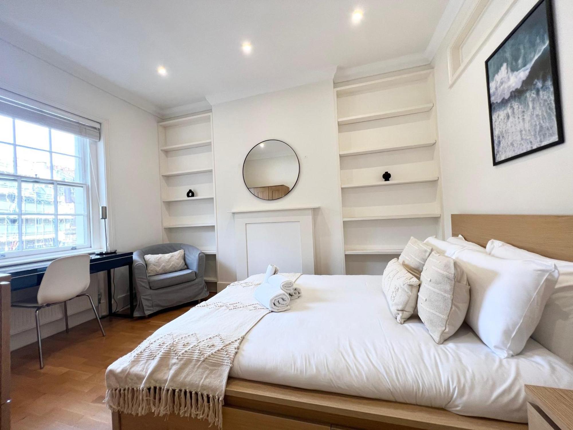 Large 3 Bed 3 Bath Apartment- * London